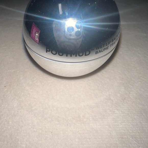Glamglow poutmud shade is birthday suit. Neutral color. New in box. - Picture 3 of 5